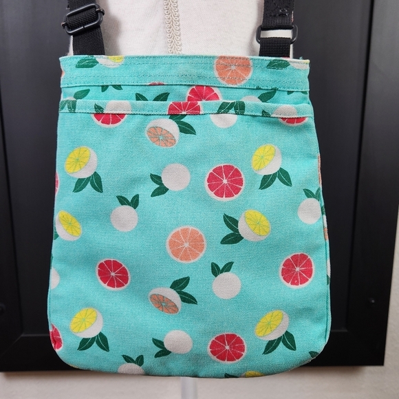 Kavu Keepalong Citrus Print Adjustable Crossbody Bag - Picture 6 of 12